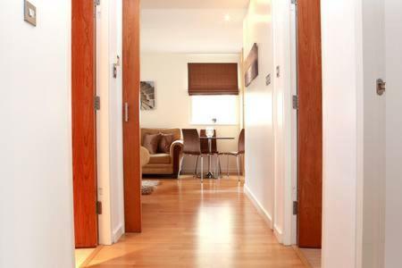 شقة The Park - Holyrood Road With Free Parking إدنبرة المظهر الخارجي الصورة